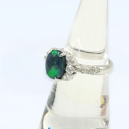 Pt900 Black opal ring