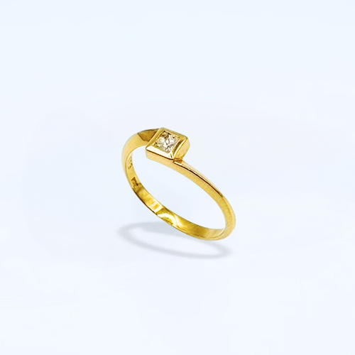 K18 Diamond ring square